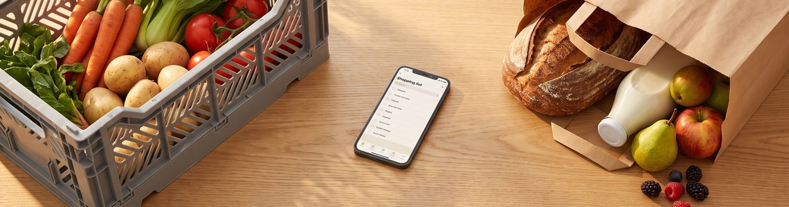 Picnic Supermarkt Ratgeber: Lebensmittel-Lieferung mit Transportkiste, Smartphone und frischen Lebensmitteln