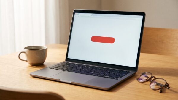 agentA fitnessstudio kuendigen button Laptop mit Kündigungsbutton auf einer Webseite — Fitnessstudio online kündigen