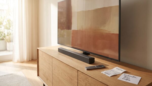 cashback 2 Fernseher mit Soundbar und Kaufbeleg als Symbol fĂŒr TV-Cashback-Aktionen 2026