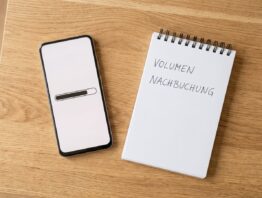 Datenvolumen fast aufgebraucht: Smartphone mit vollem Fortschrittsbalken
