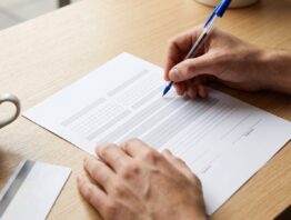Freistellungsauftrag fuer Kapitalertraege ausfuellen und bei der Bank einreichen