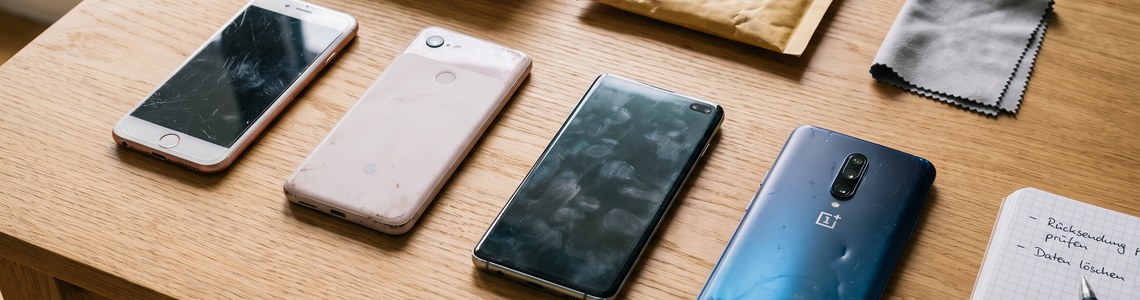 Handy verkaufen im Vergleich 2026 - gebrauchte Smartphones fuer den Verkauf vorbereitet