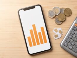 Handytarif Preise vergleichen mit Smartphone Diagramm und Euro-Muenzen