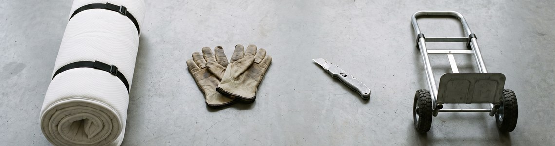 Matratze entsorgen Spanngurte Handschuhe Sackkarre