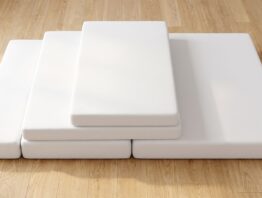 Matratzen in verschiedenen Standardgrößen nebeneinander