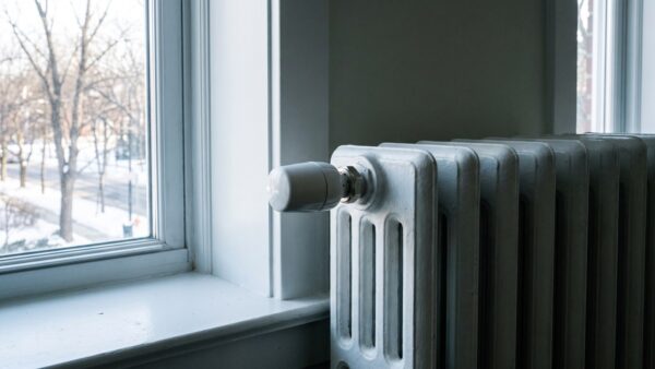 Heizkoerper in einer Wohnung bei Heizungsausfall