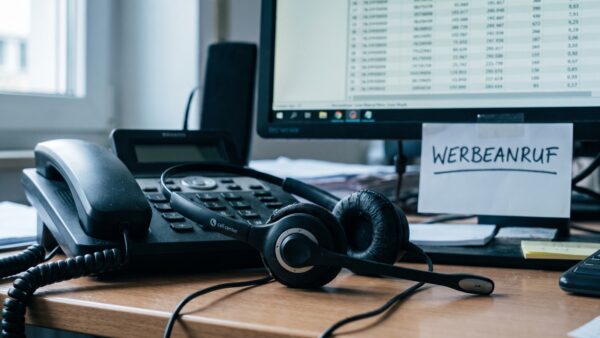 Werbeanruf mit aufgesetzter Rufnummer melden statt zurueckrufen