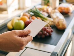 Payback Punkte sammeln mit Karte und App beim Einkauf an der Kasse