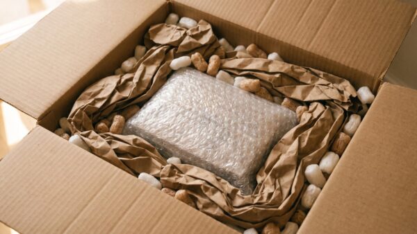 pv inline3 1600x900 1 Innenverpackung: Karton mit Luftpolsterfolie und FĂŒllmaterial rund um den Inhalt