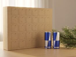 Red Bull Adventskalender 2026 geschlossener Karton mit Tuerchen
