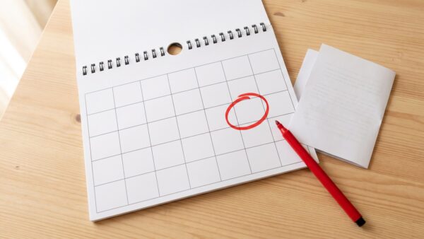 sk 4 kalender Kalender mit markiertem Kündigungstermin für den Stromvertrag