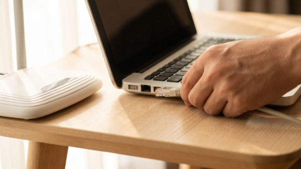 Laptop per Netzwerkkabel direkt mit dem Router verbinden