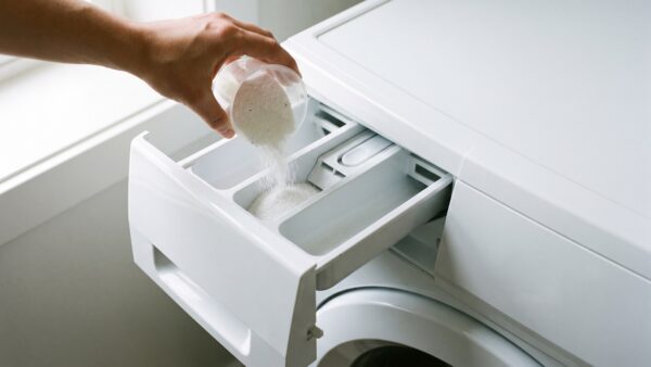 wr 4 schublade Waschmittelschublade wird herausgezogen und mit Pulver befĂŒllt