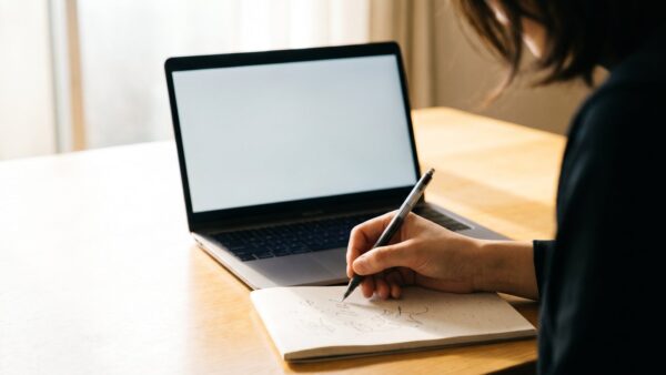 beschwerde bundesnetzagentur bild 2 Chronologie des Falls auf einem Notizblock neben dem Laptop notieren