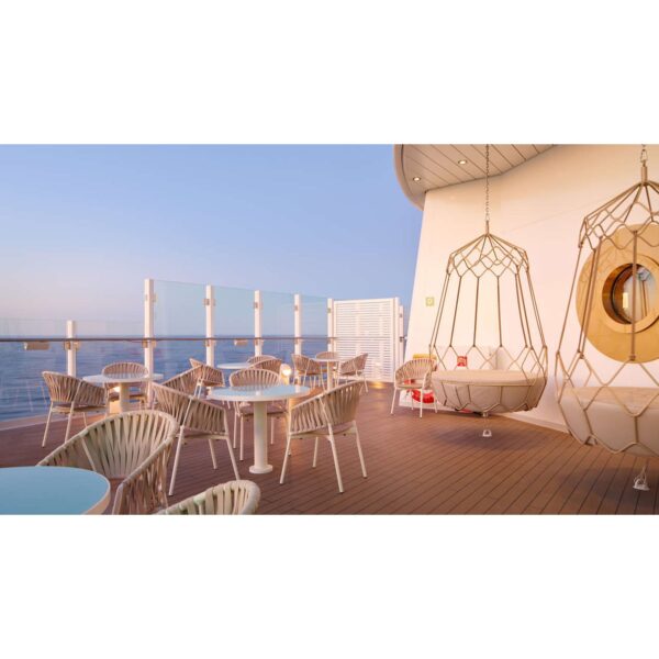 Costa Smeralda Deck-Bar mit Meerblick auf der Kreuzfahrt zu den Kanaren