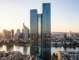 EZB Leitzins aktuell: Hochhaus-Skyline am Main in Frankfurt