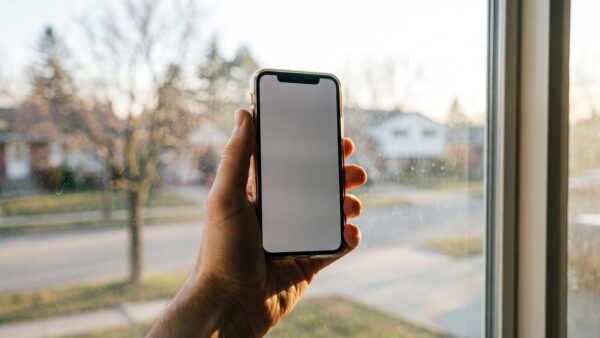 Empfang am Fenster mit dem Smartphone testen