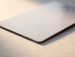 Nahaufnahme eines leeren unbedruckten Kartenrohlings
