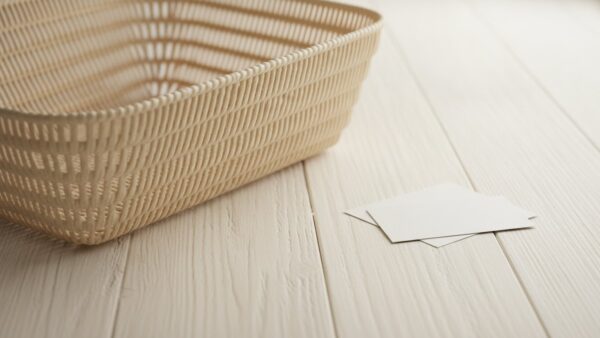 penny app bild 3 Leerer Einkaufskorb neben zwei unbedruckten Coupon-Karten