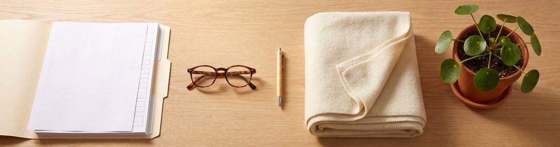 Pflegegrad beantragen Unterlagen auf dem Schreibtisch
