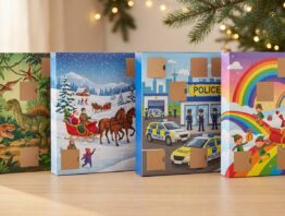 playmobil adventskalender uebersicht Vier Playmobil Adventskalender 2026 nebeneinander mit Dino Pferde Polizei Regenbogen Motiv
