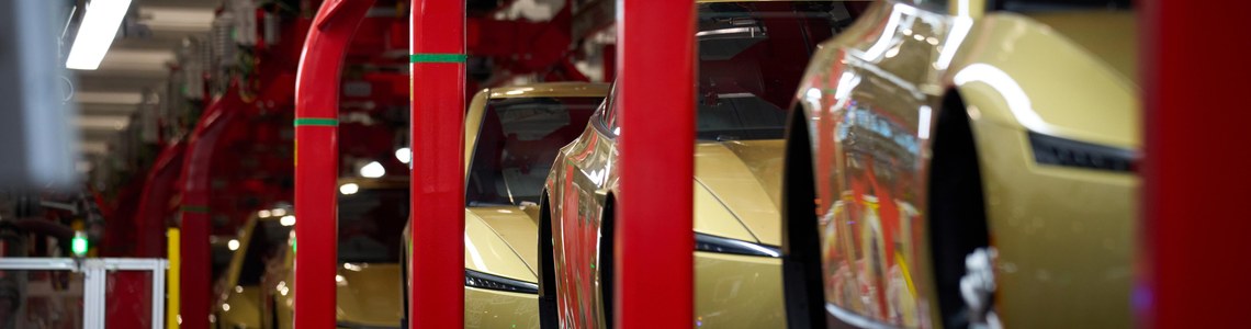 Tesla Cybercab Karosserien auf der Fertigungslinie in der Gigafactory Texas (Foto: Tesla)