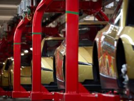 Tesla Cybercab Produktion in der Gigafactory Texas, Karosserien auf der Fertigungslinie (Foto: Tesla)