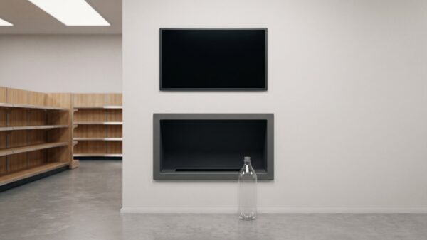 Rückgabeöffnung mit dunklem Display und einer Flasche ohne Etikett
