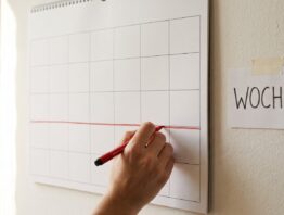 wochen im jahr 53 wochen Wandkalender mit markierter Kalenderwoche zur Frage wie viele Wochen hat das Jahr