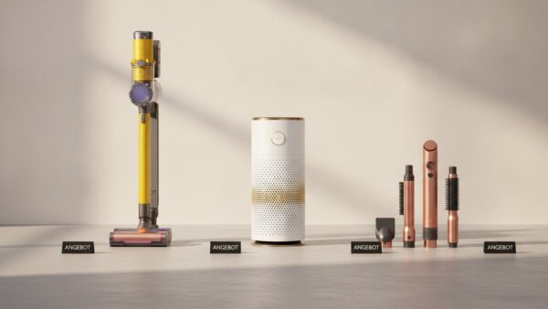 dyson black friday bild 2 Akku-Staubsauger, Luftreiniger und Haarstyler nebeneinander mit Schildern „Angebot“