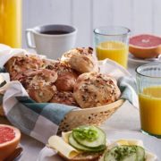 GRATIS Frühstück im Bett oder Blick hinter die Kulissen bei Ikea für Family Mitglieder
