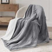 BEDSURE Kuscheldecke 150 × 200 cm – Flauschiger Komfort für gemütliche Abende auf Sofa und Bett