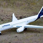 Majorette 212057980Q02 Airbus 350 Lufthansa, Spielzeugflugzeug für 4,99€ (statt 9,94€)